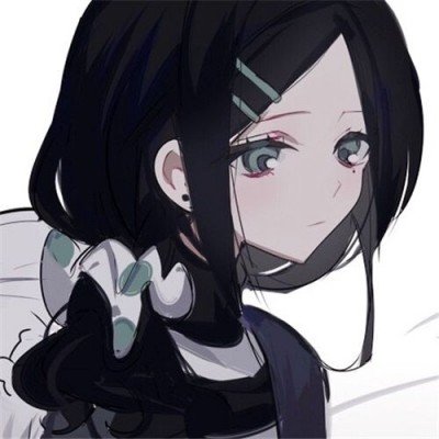 老人故意往幼儿园跑道扔玻璃碴